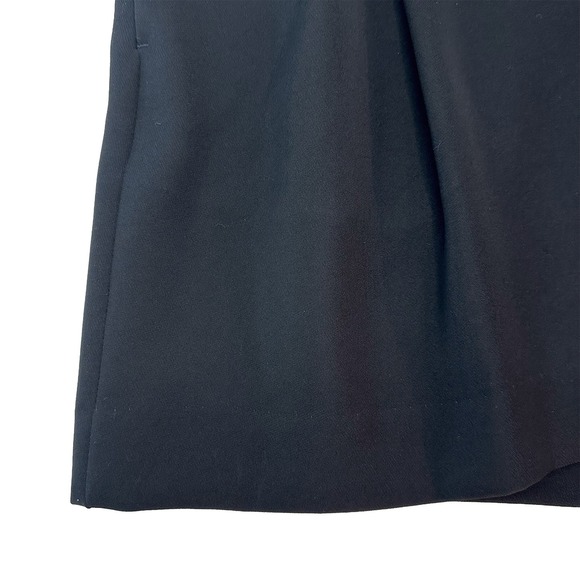 VINCE High Rise Pleated Dress Shorts • 8 • black • Chic Minimalist Quiet Luxury - Picture 3 of 9